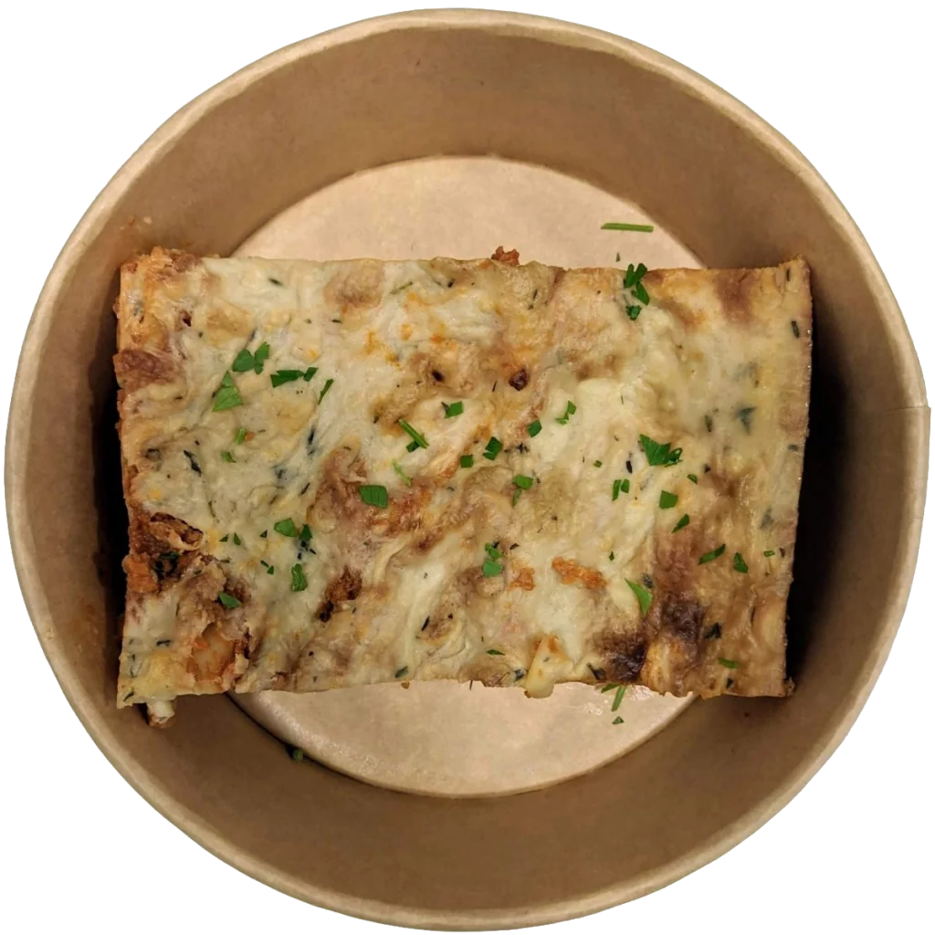 lasaña “voloñesa”. Nuestra lasaña vegana, con soja texturizada y “vechamel” de bebida de soja y aceite de oliva.